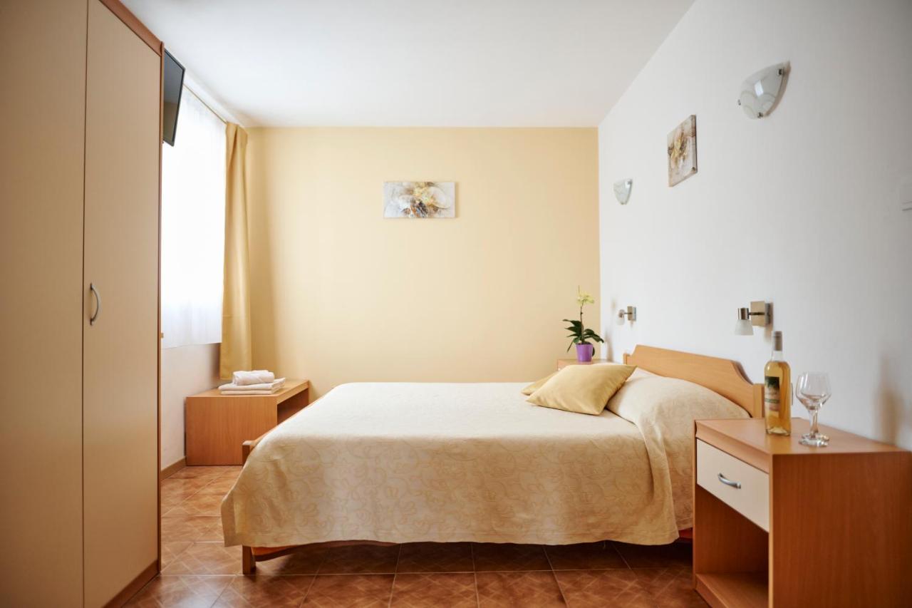 Guesthouse Villa Galovic Brsec Exterior photo