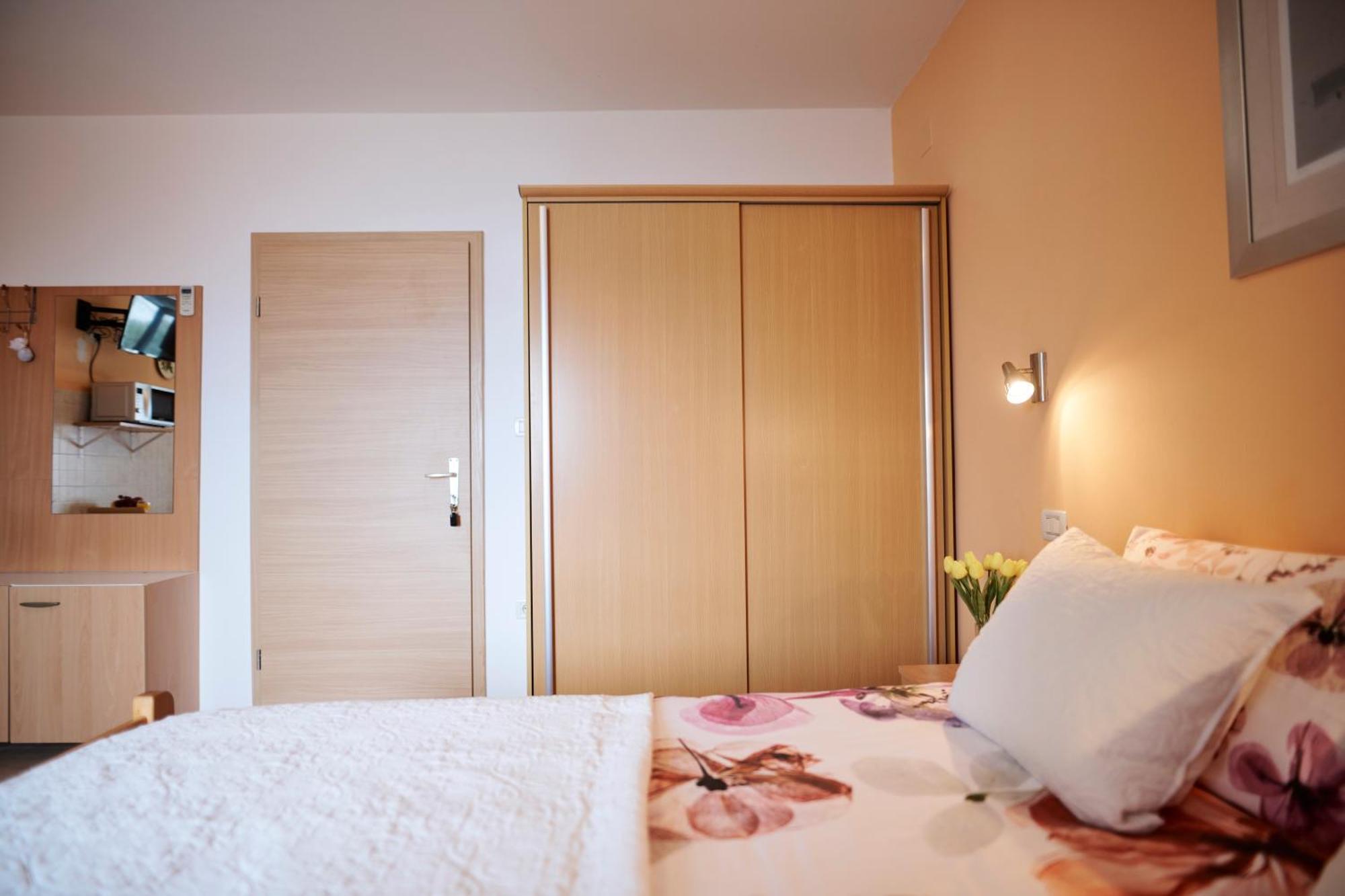 Guesthouse Villa Galovic Brsec Room photo